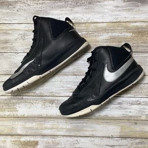 Nike Team Hustle D7 boy's 5.5Y